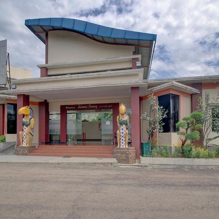 Oyo 89997 Hotel Bumi Kedaton Waterpark Bandar Lampung Exterior foto