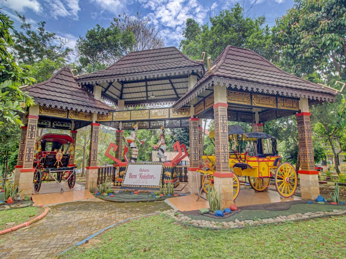 Oyo 89997 Hotel Bumi Kedaton Waterpark Bandar Lampung Exterior foto