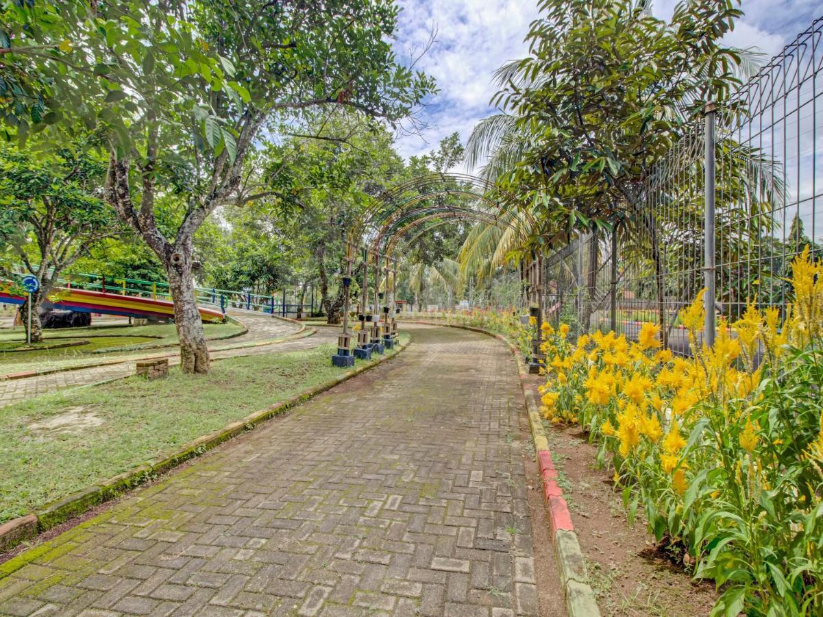 Oyo 89997 Hotel Bumi Kedaton Waterpark Bandar Lampung Exterior foto