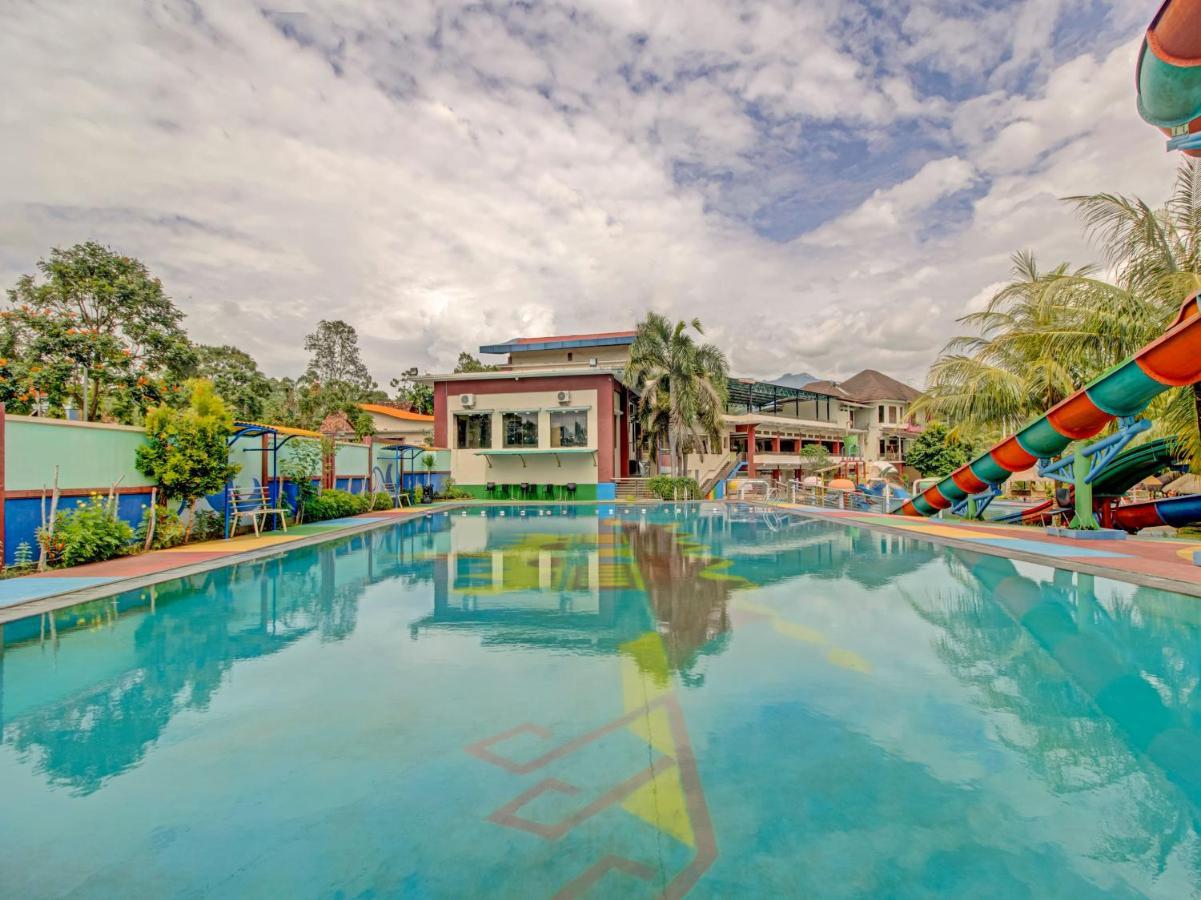 Oyo 89997 Hotel Bumi Kedaton Waterpark Bandar Lampung Exterior foto